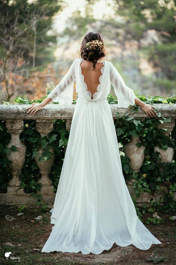Immagine di Sposa con vestito leggero e romantico per Un evento tra gli ulivi